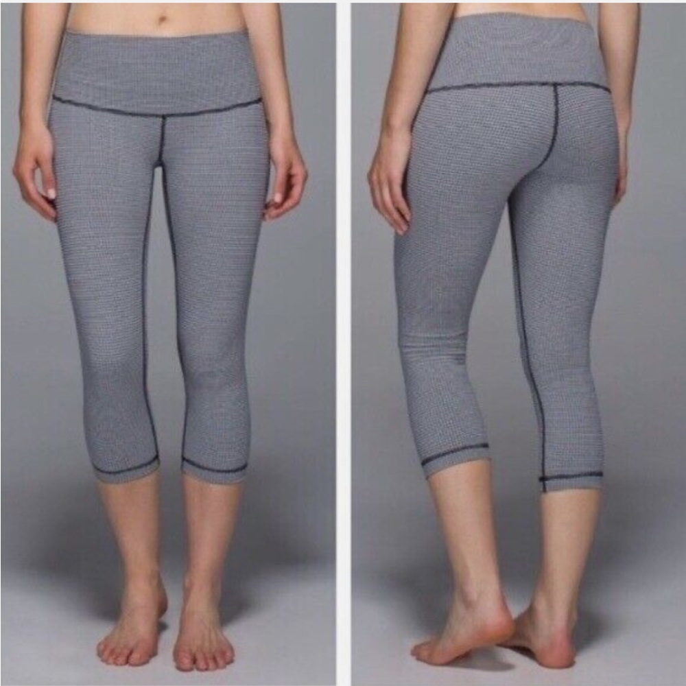 E3 Lululemon Leggings Blue & White Checker Gingham Cropped Workout‎